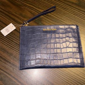 Blue-ish Grey-ish Michael Kors Jet Set Travel XL Zip Clutch💙